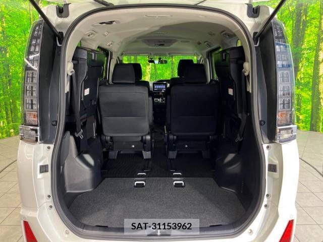 Toyota VOXY 2015-10 321461-11