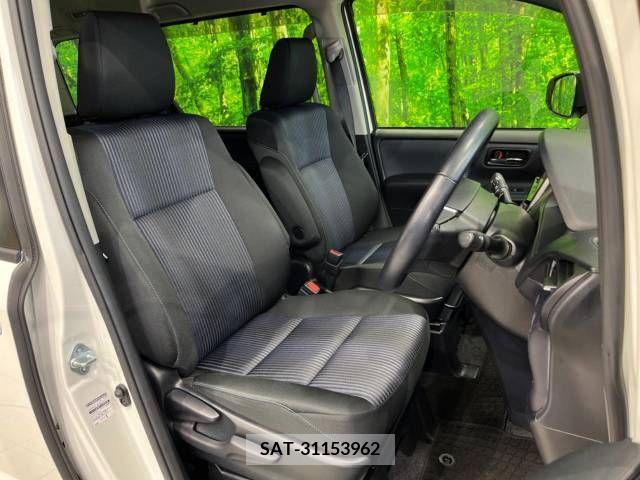 Toyota VOXY 2015-10 321461-9