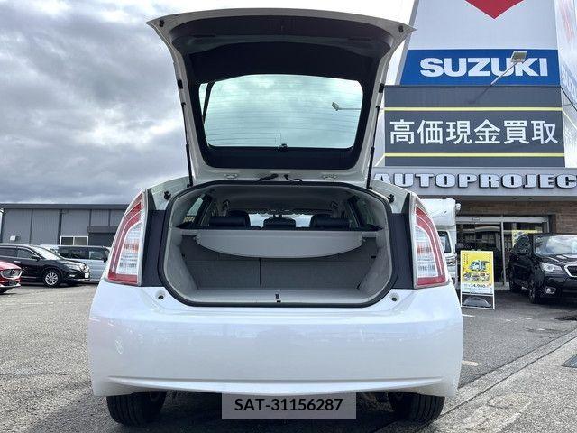 Toyota PRIUS 2014-12 212409-9