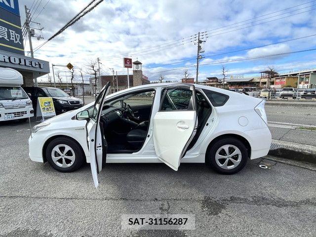 Toyota PRIUS 2014-12 212409-4