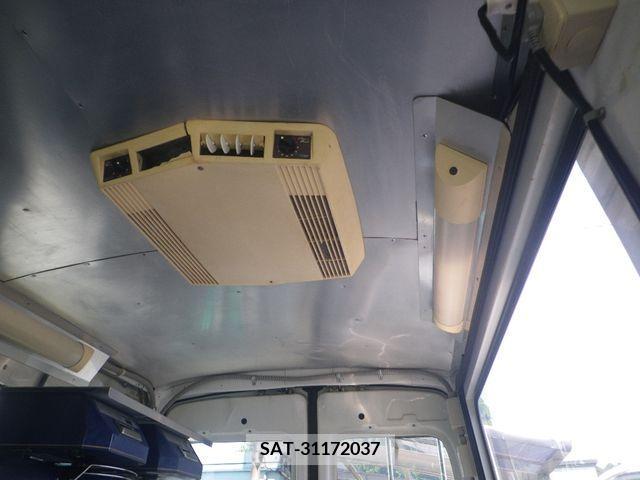 Toyota QUICK DELIVERY 2002-03 284626-15