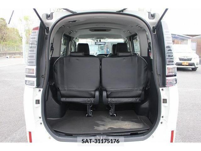 Toyota VOXY 2017-10 237085-17