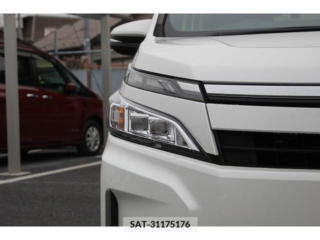 Toyota VOXY 2017-10 237085-10