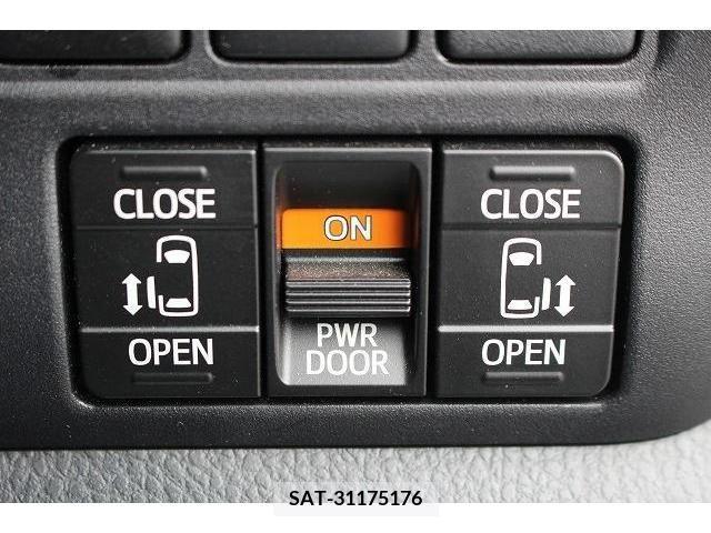 Toyota VOXY 2017-10 237085-3