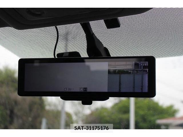 Toyota VOXY 2017-10 237085-1