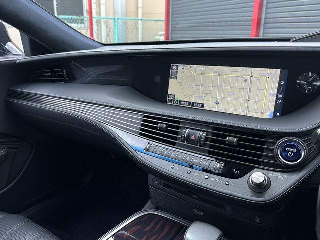 Lexus LS 2018-03 23266-9