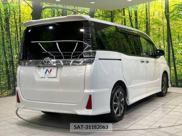 Toyota VOXY 2019-09 370439-18