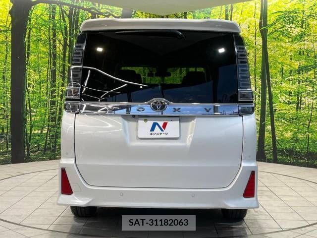 Toyota VOXY 2019-09 370439-16