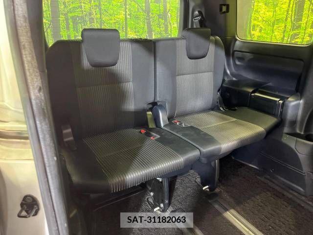 Toyota VOXY 2019-09 370439-11