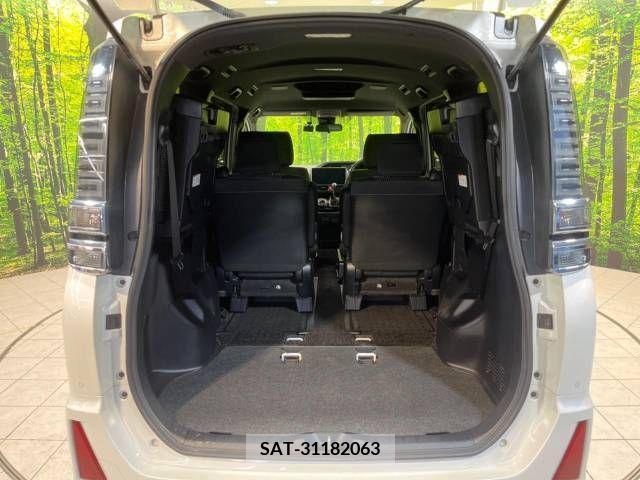 Toyota VOXY 2019-09 370439-12
