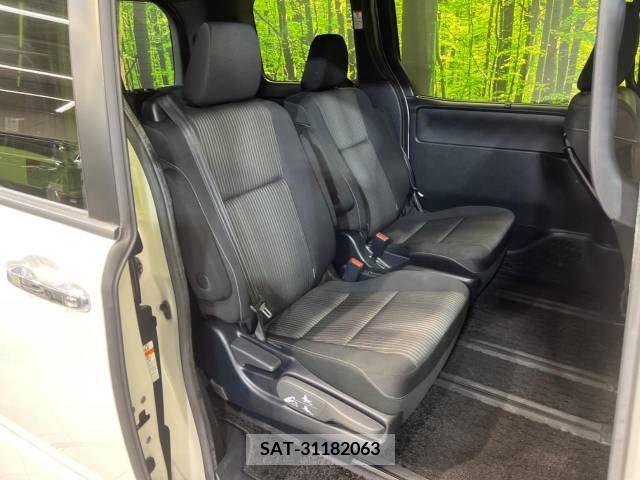 Toyota VOXY 2019-09 370439-10