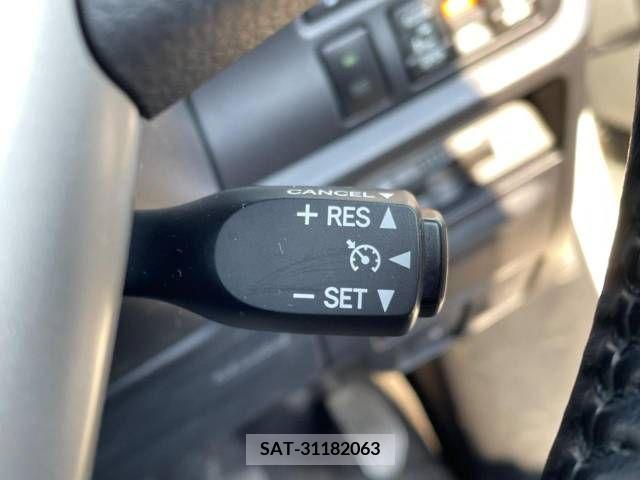 Toyota VOXY 2019-09 370439-8