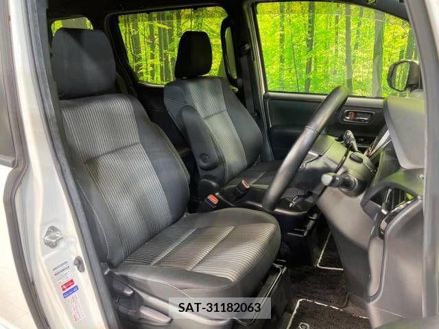 Toyota VOXY 2019-09 370439-9