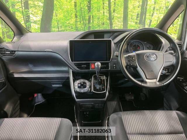 Toyota VOXY 2019-09 370439-1