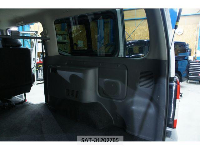 Nissan NV350 Caravan 2015-04 328998-23