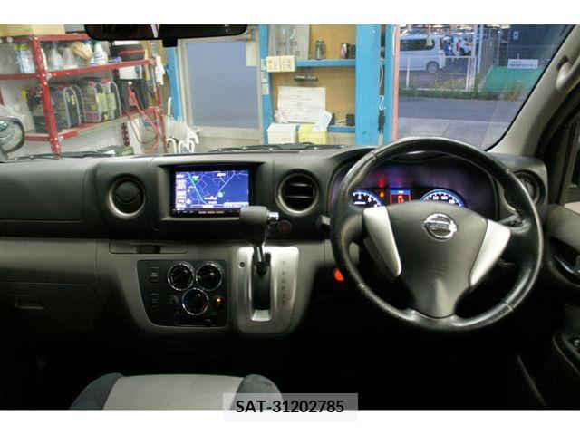 Nissan NV350 Caravan 2015-04 328998-2