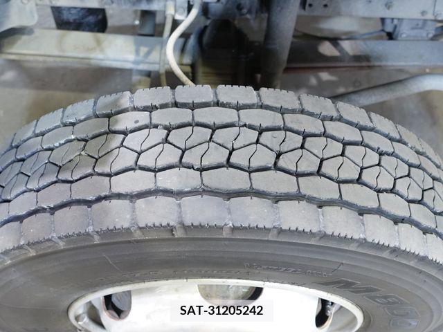 Mitsubishi FIGHTER 2006-12 388885-16
