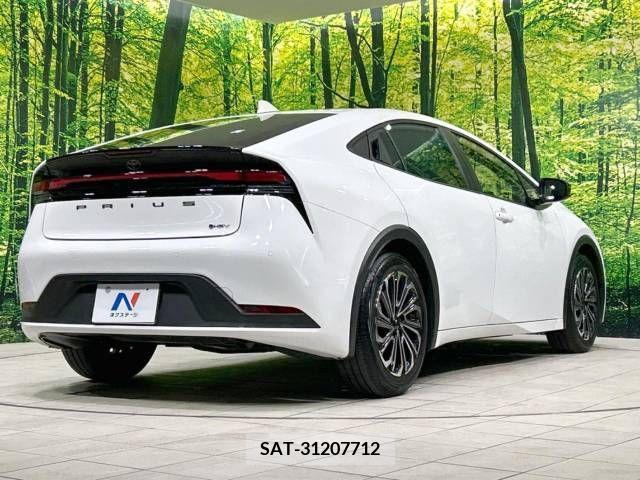 Toyota PRIUS 2023-07 380803-17