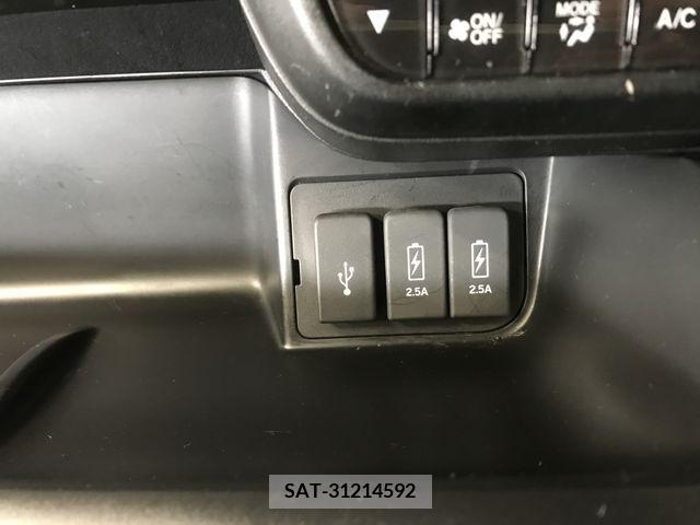 Honda N BOX CUSTOM 2018-02 210772-18