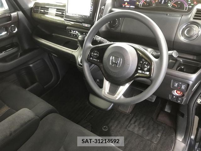 Honda N BOX CUSTOM 2018-02 210772-1