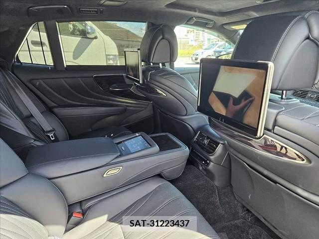 Lexus LS 2018-01 353948-17