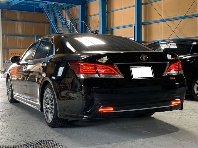 Toyota CROWN MAJESTA 2014-01 20077-2