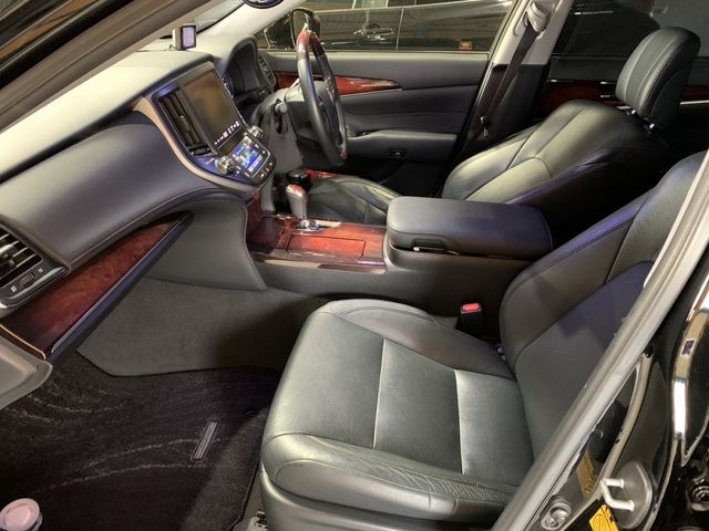 Toyota CROWN MAJESTA 2014-01 20077-10