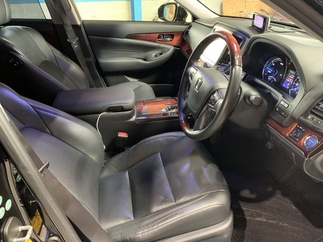 Toyota CROWN MAJESTA 2014-01 20077-9