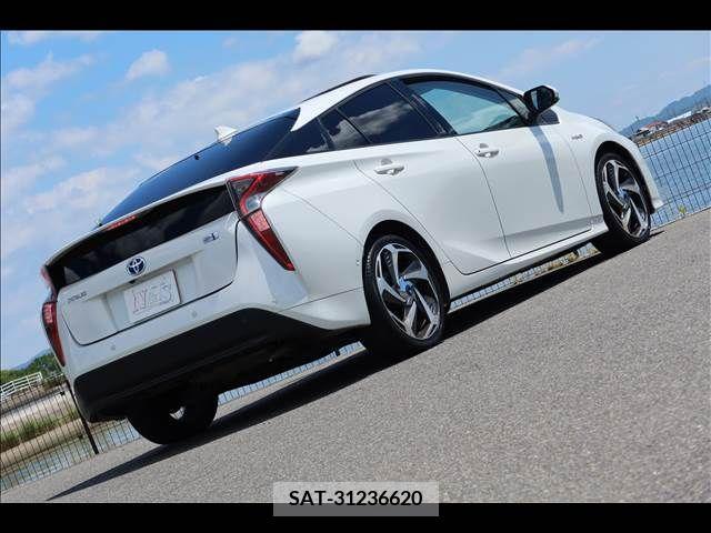 Toyota PRIUS 2017-01 366699-7