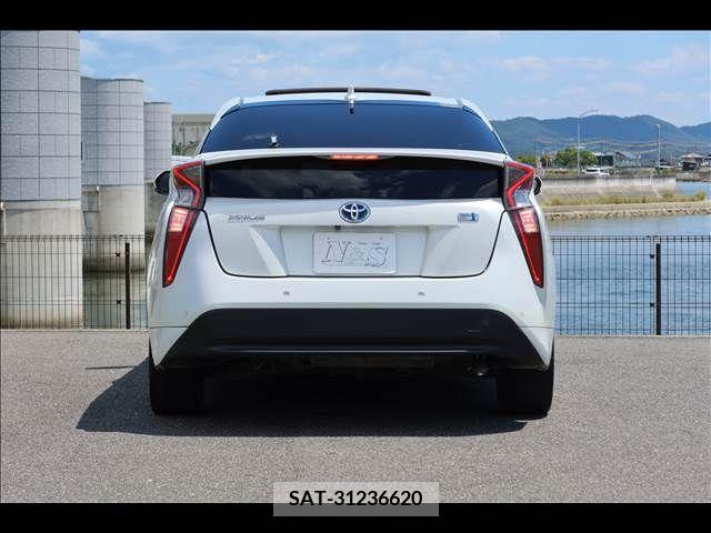 Toyota PRIUS 2017-01 366699-4