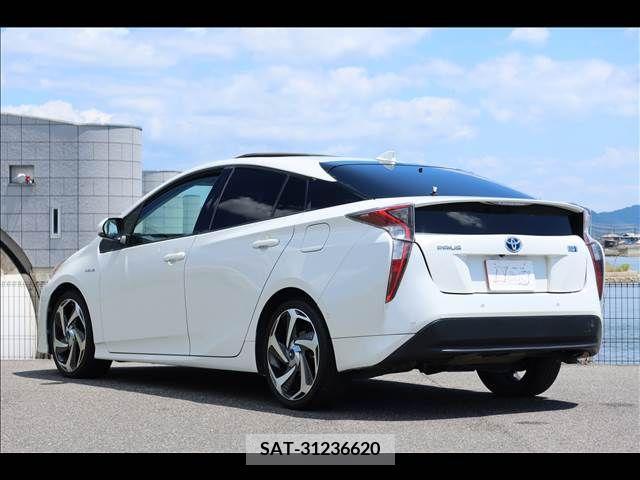 Toyota PRIUS 2017-01 366699-3
