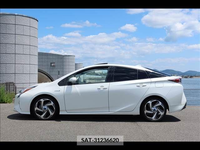 Toyota PRIUS 2017-01 366699-2