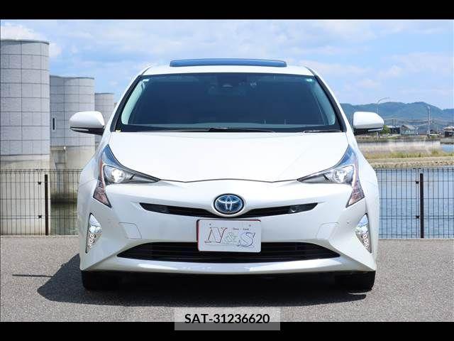 Toyota PRIUS 2017-01 366699-1