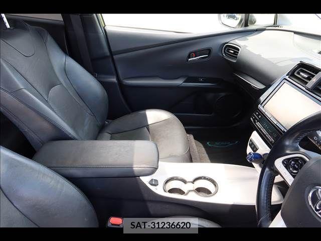 Toyota PRIUS 2017-01 366699-11