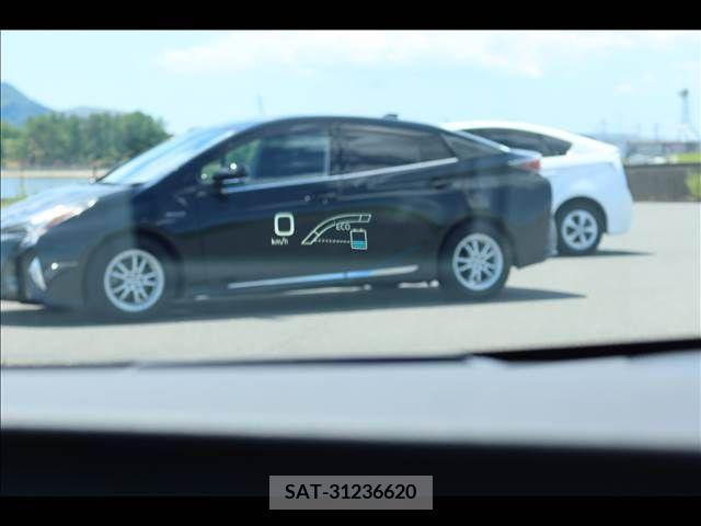 Toyota PRIUS 2017-01 366699-29