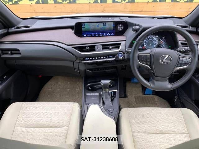 Lexus UX 2019-08 275911-1