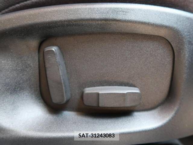 Jaguar F-PACE 2017-11 207048-11