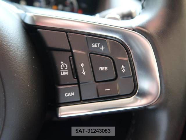 Jaguar F-PACE 2017-11 207048-9