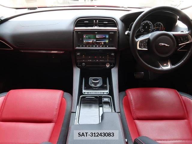 Jaguar F-PACE 2017-11 207048-1