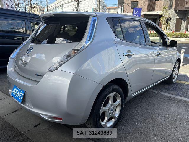 Nissan LEAF 2011-02 209364-2