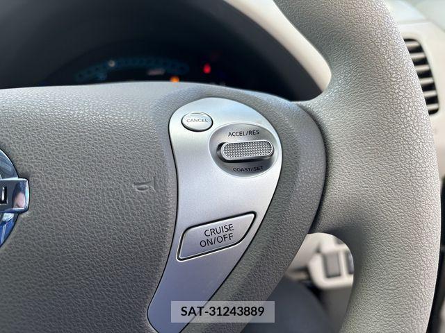 Nissan LEAF 2011-02 209364-3