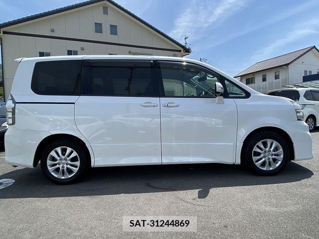 Toyota VOXY 2010-08 289443-4