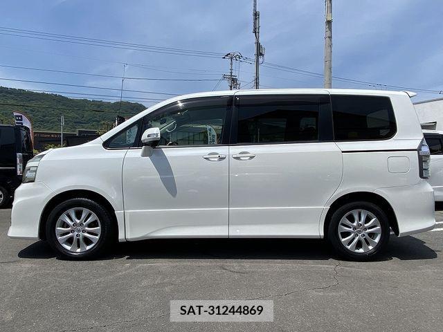 Toyota VOXY 2010-08 289443-5