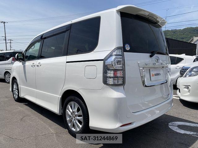 Toyota VOXY 2010-08 289443-6