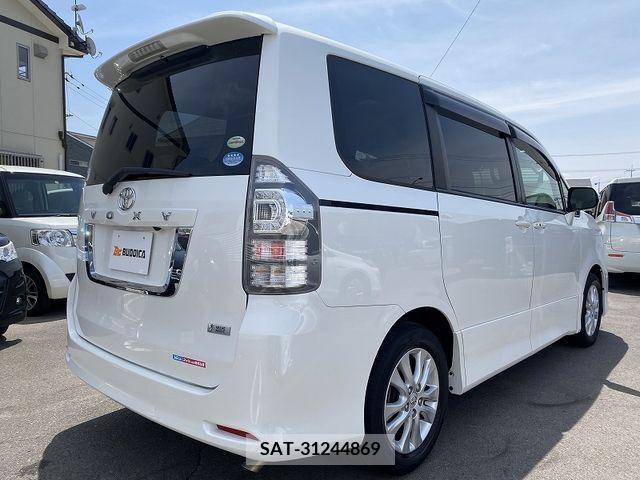 Toyota VOXY 2010-08 289443-8
