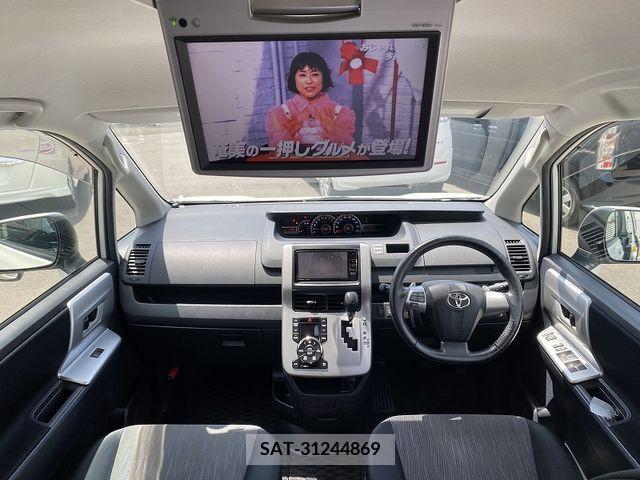 Toyota VOXY 2010-08 289443-9