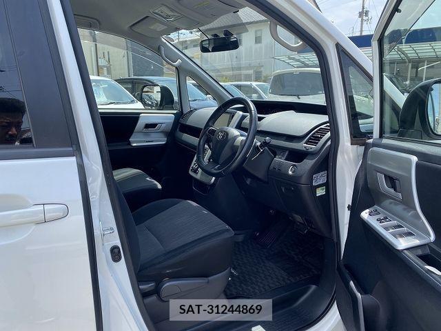Toyota VOXY 2010-08 289443-10