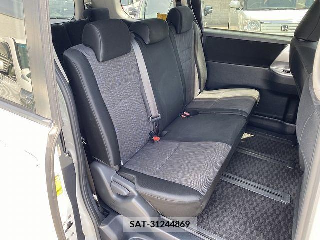 Toyota VOXY 2010-08 289443-14