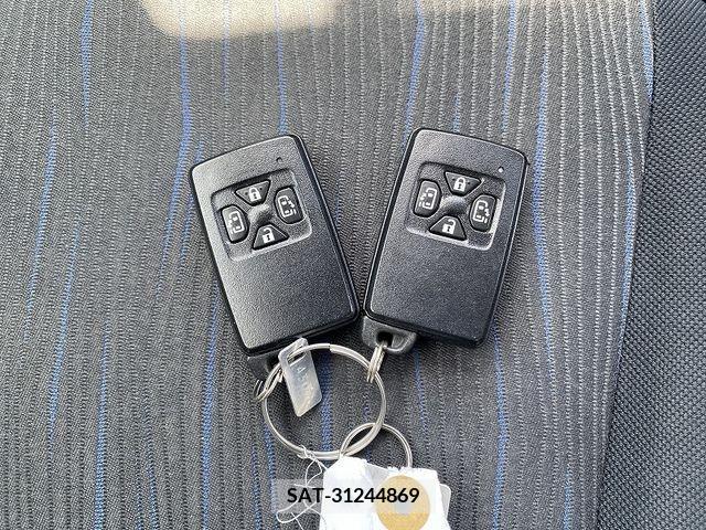 Toyota VOXY 2010-08 289443-22