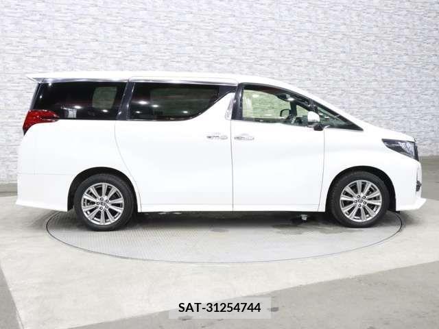 Toyota ALPHARD 2017-04 389067-11